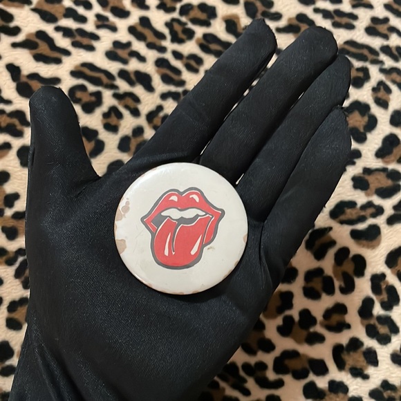 THE ROLLING STONES 🎸 Vintage Rock Pop Music Button Pin Pinback Mick Jagger Lips - Picture 6 of 10